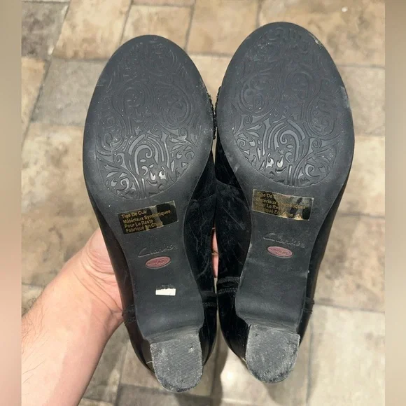 Clarks Size 6.5 - Picture 5 of 8